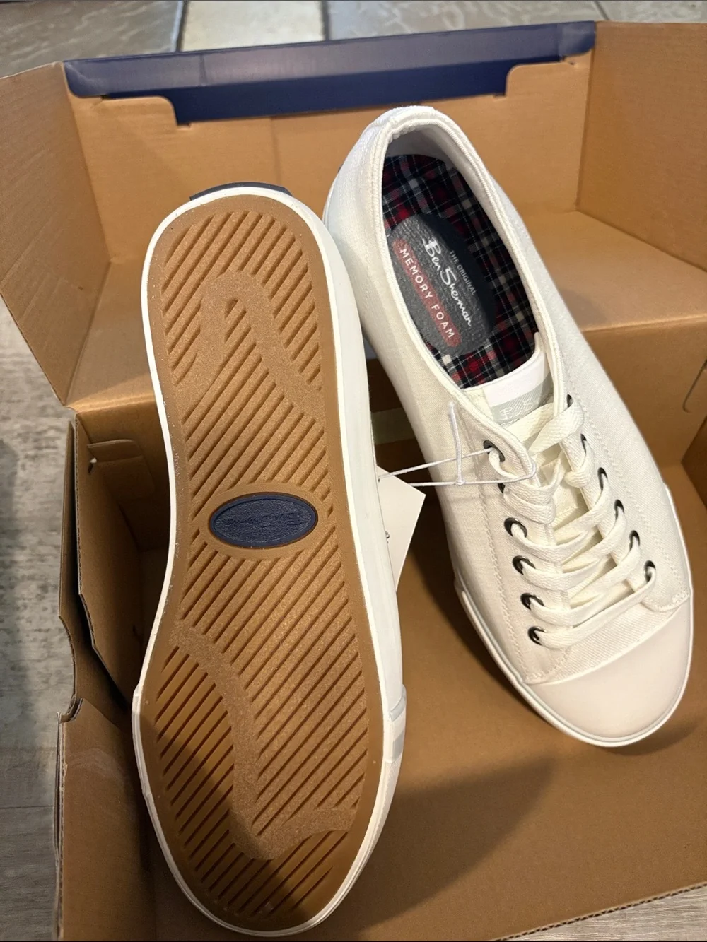 Ben Sherman Men's White Canvas Low-Top Sneakers new